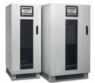 En línea de baja fricción/hacia fuera de la serie 10 - 200KVA con 8KW - 160KW 3Ph de UPS de la industria