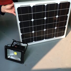 Iluminación al aire libre llevada solar recargable de la seguridad de la luz de inundación de 10 w en lámpara de calle